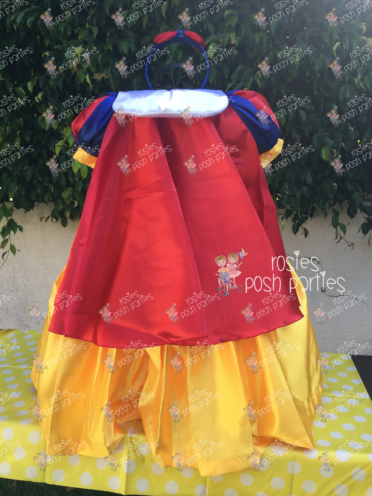 Disguise Women's Disney Princess Snow White Deluxe Adult Costume, Blue &  Yellow, Large (12-14) : Amazon.in: Toys & Games